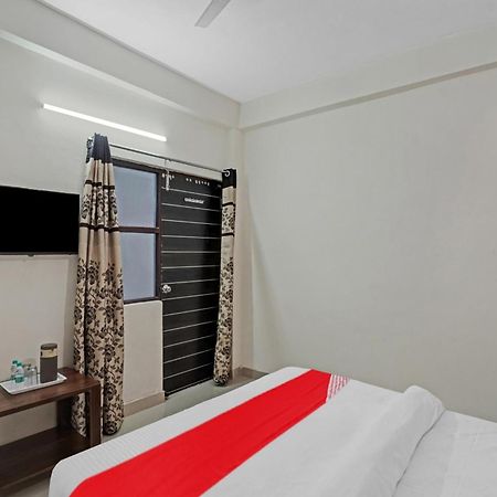 Hotel O Avs Hotel & Restaurant Noida Zewnętrze zdjęcie
