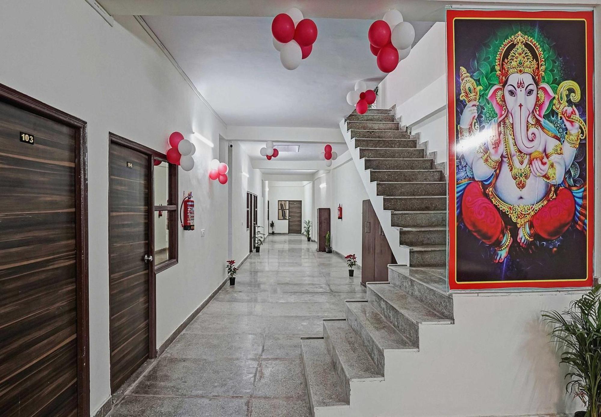 Hotel O Avs Hotel & Restaurant Noida Zewnętrze zdjęcie
