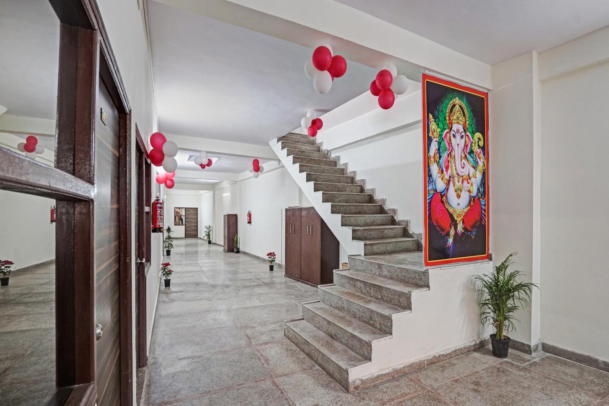 Hotel O Avs Hotel & Restaurant Noida Zewnętrze zdjęcie